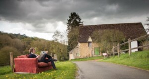 Médecin généraliste confortablement installé à la campagne