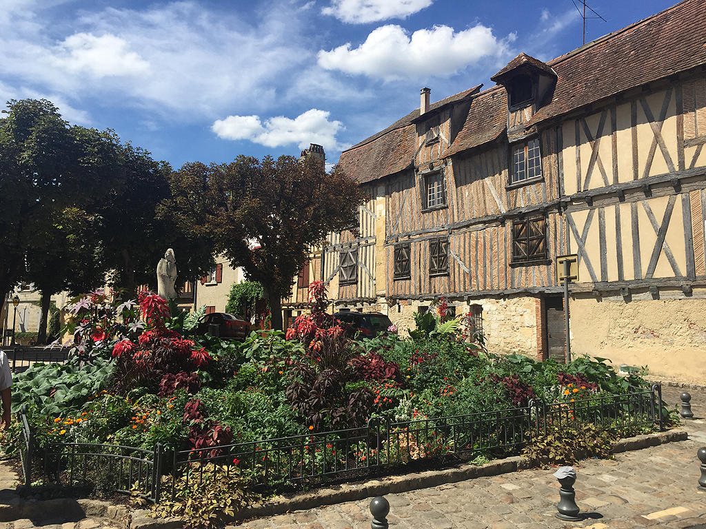 Place de la Myrpe dans la ville de Bergerac en Dordogne