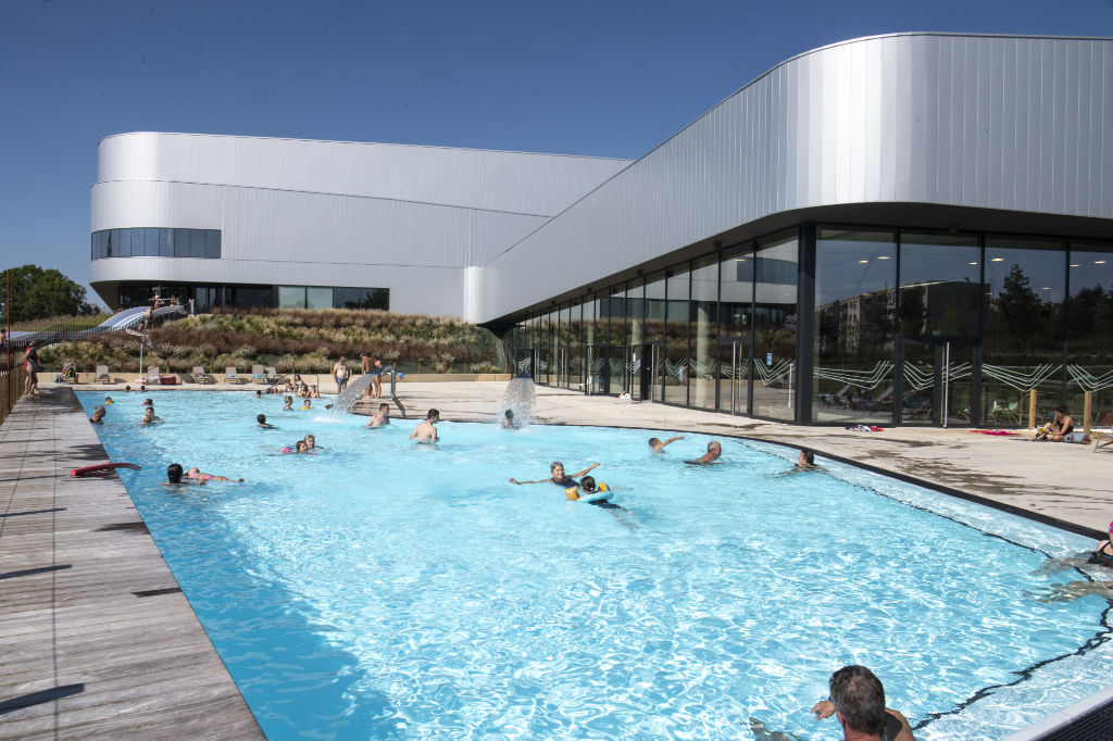 le bassin extérieur de Palestra, le centre aquatique de Chaumont