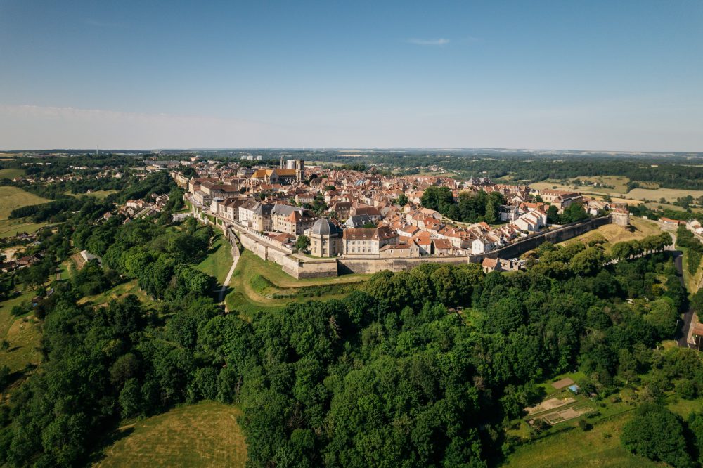 La ville fortifiée de Langres, vue aérienne.